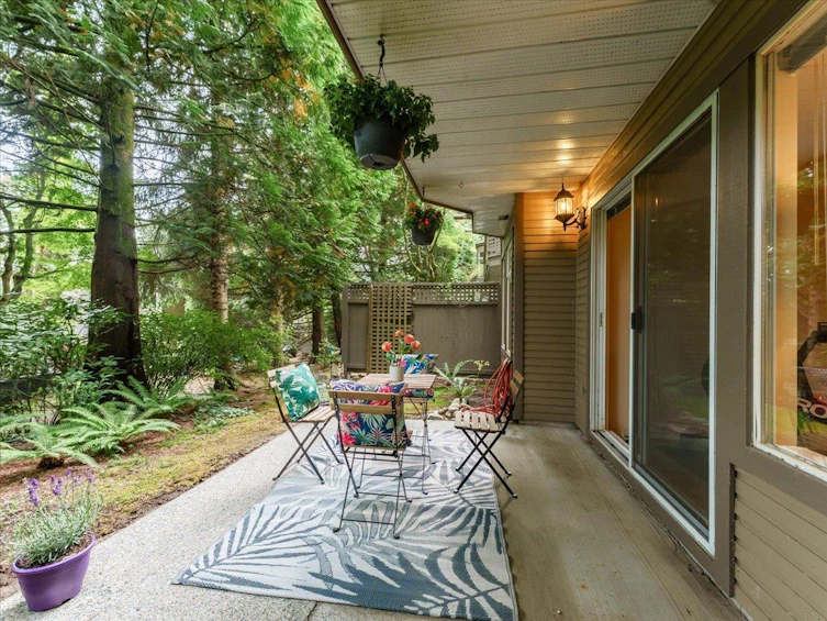 8804 Robins Court, Burnaby, BC, V5A 4K7 - 25