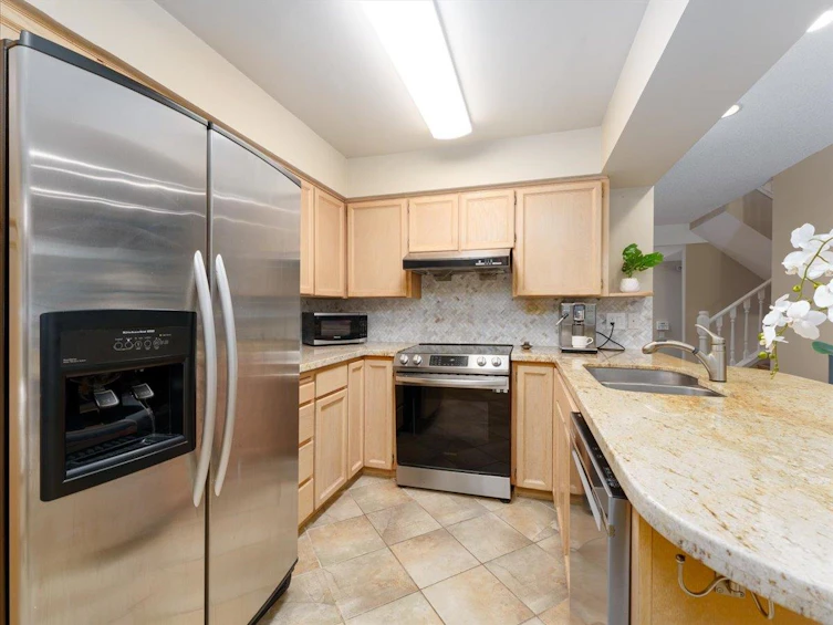 8804 Robins Court, Burnaby, BC, V5A 4K7 - 11