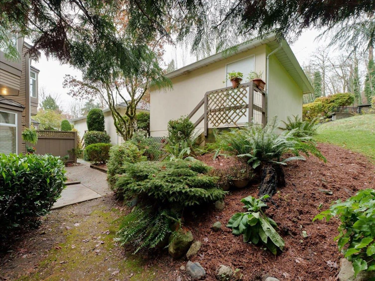 8804 Robins Court, Burnaby, BC, V5A 4K7 - 29