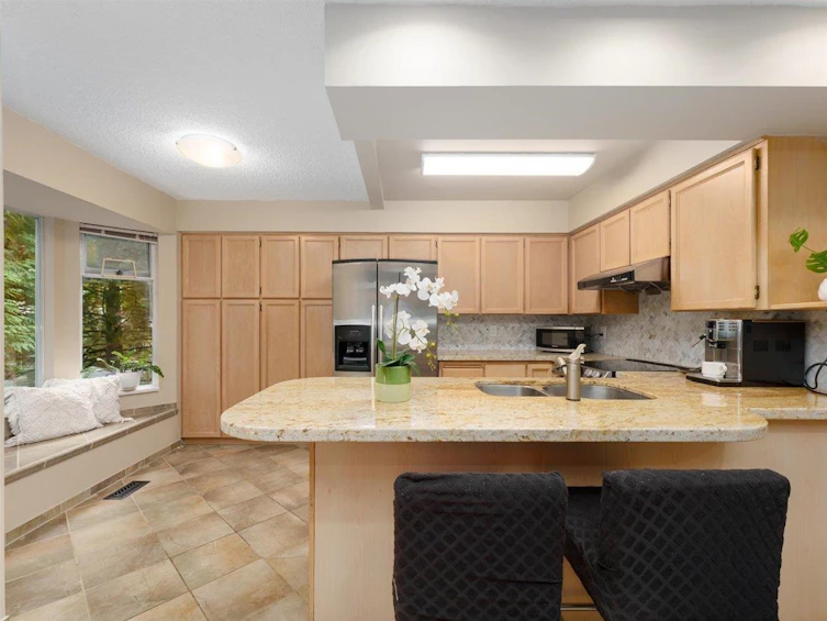 8804 Robins Court, Burnaby, BC, V5A 4K7 - 10