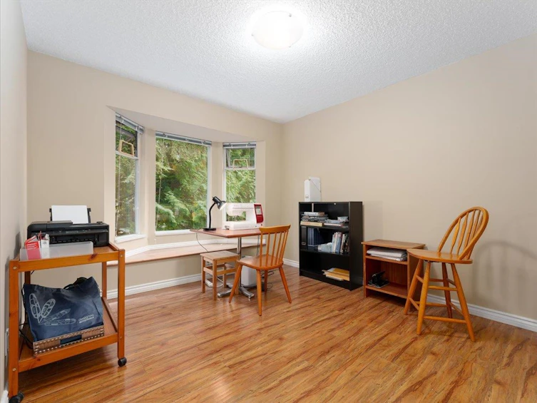 8804 Robins Court, Burnaby, BC, V5A 4K7 - 19