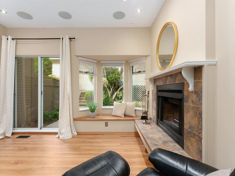8804 Robins Court, Burnaby, BC, V5A 4K7 - 5