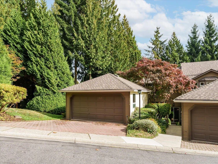 8804 Robins Court, Burnaby, BC, V5A 4K7 - 36