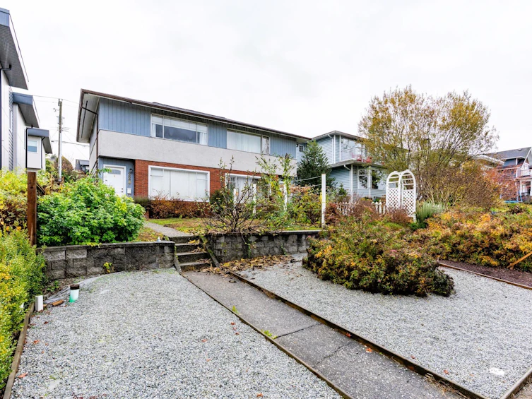 226-228 W 5th Street, North Vancouver, BC, V7M 1K1 - 4