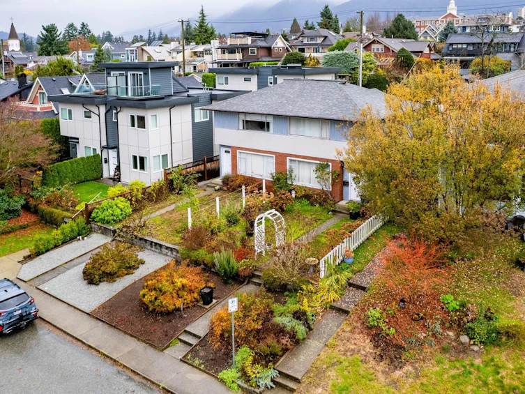 226-228 W 5th Street, North Vancouver, BC, V7M 1K1 - 9