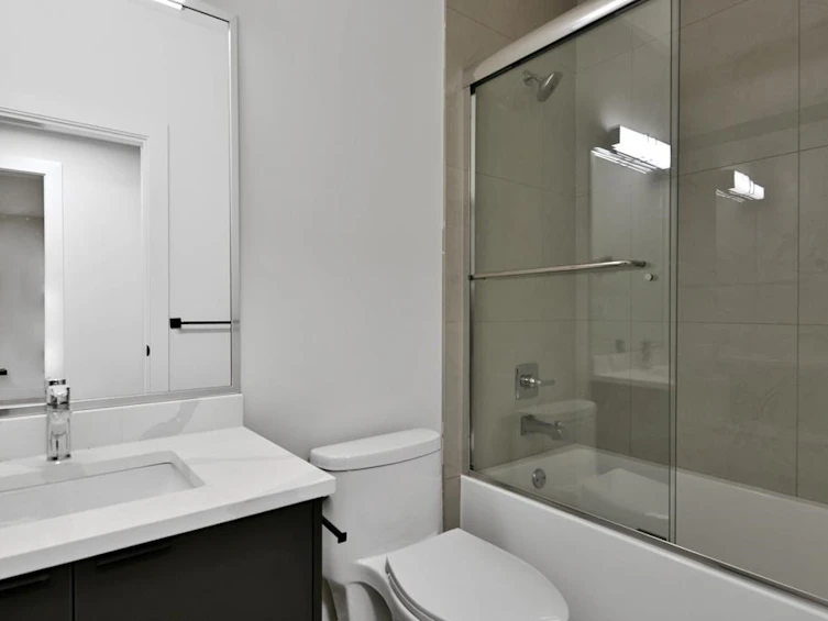 32905 3 Avenue, Mission, BC, V2V 1N2 - 33