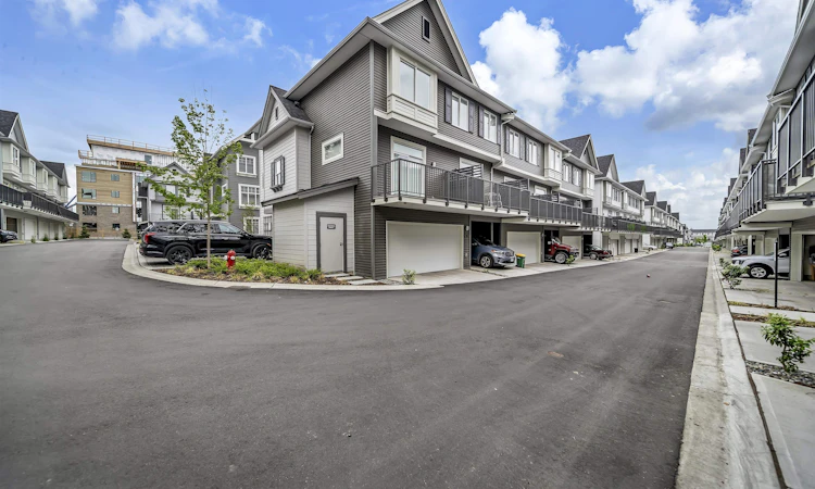 120-15778 85 Avenue