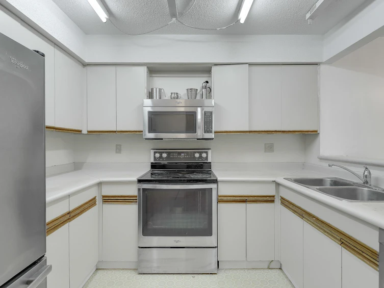 208-7175 134 Street, Surrey, BC, V3W 4T1 - 14