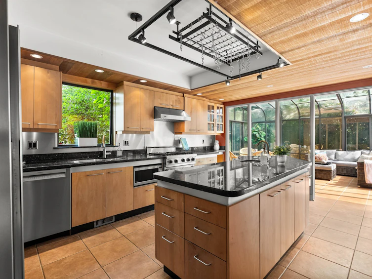 5588 Olympic Street, Vancouver, BC, V6N 1Z5 - 10