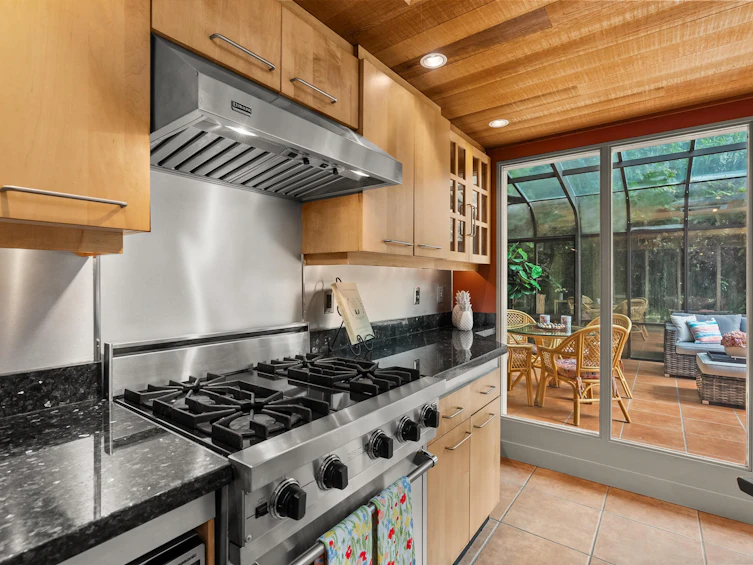 5588 Olympic Street, Vancouver, BC, V6N 1Z5 - 14