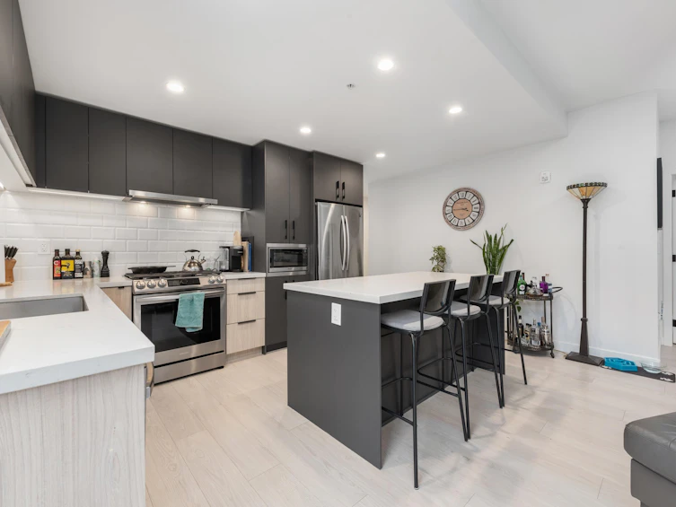 407-3018 St. George Street, Port Moody, BC, V3H 0L4