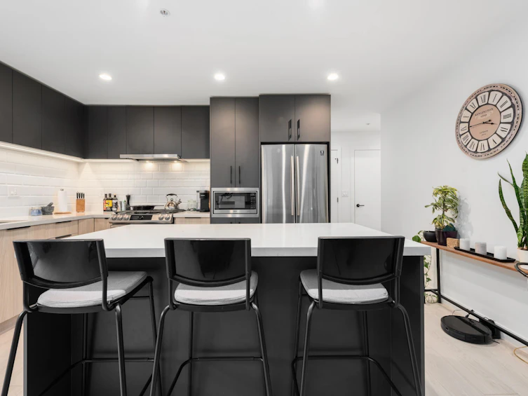 407-3018 St. George Street, Port Moody, BC, V3H 0L4 - 3