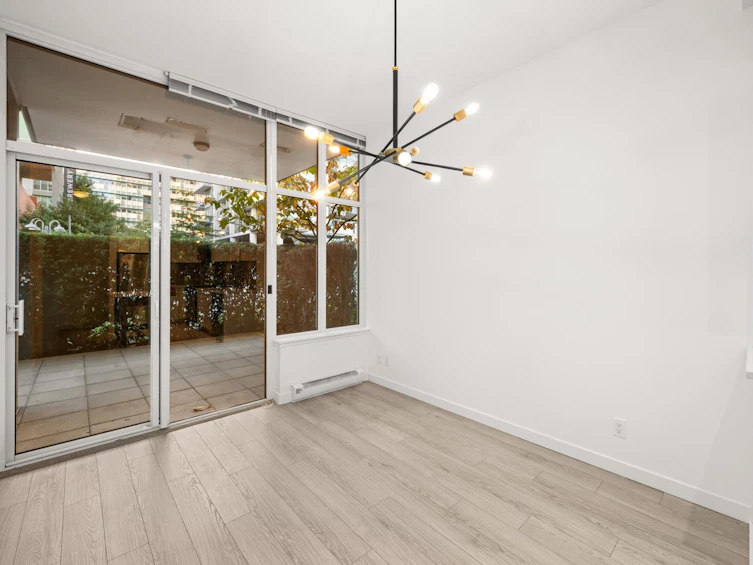102-200 Nelson's Crescent, New Westminster, BC, V3L 0H4 - 2