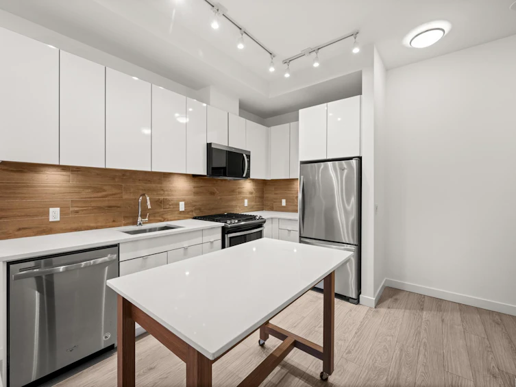 102-200 Nelson's Crescent, New Westminster, BC, V3L 0H4 - 8