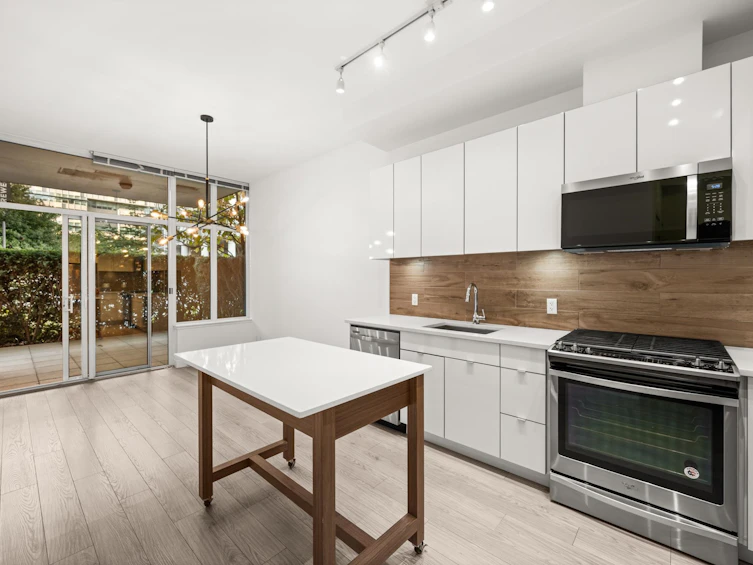 102-200 Nelson's Crescent, New Westminster, BC, V3L 0H4 - 6