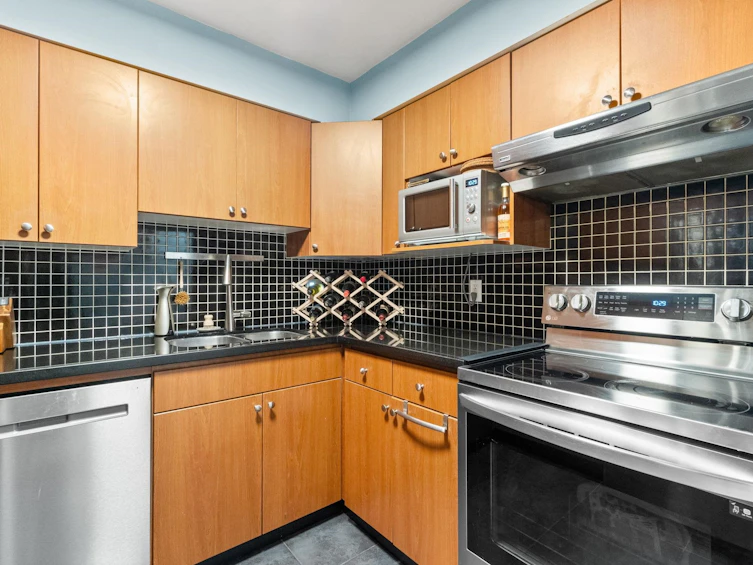 102-1689 E 4th Avenue, Vancouver, BC, V5N 1J7 - 10