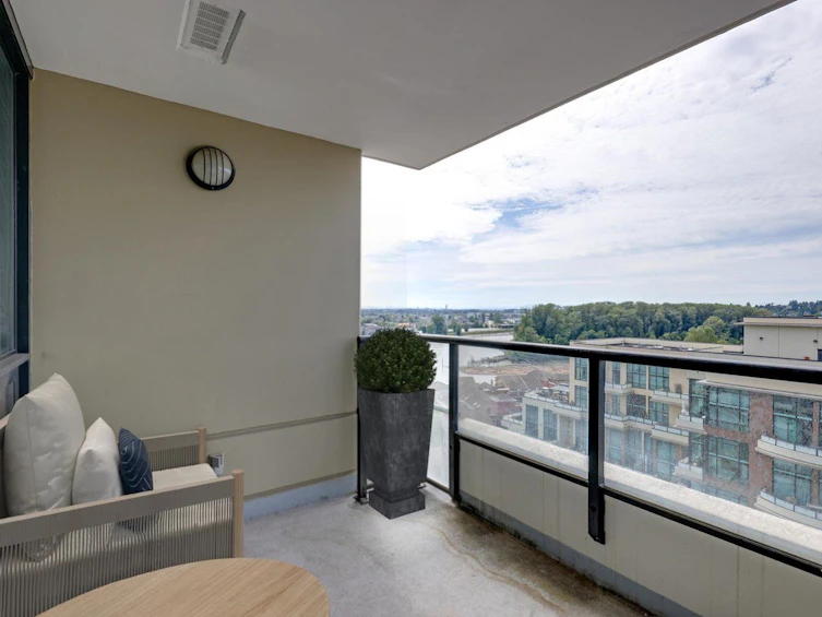 1607-1 Renaissance Square, New Westminster, BC, V3M 0B6 - 12