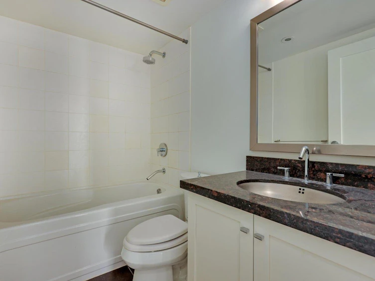 1607-1 Renaissance Square, New Westminster, BC, V3M 0B6 - 18