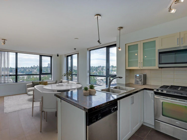 1607-1 Renaissance Square, New Westminster, BC, V3M 0B6 - 3
