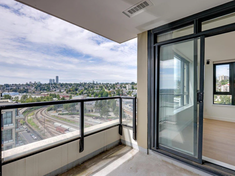 1607-1 Renaissance Square, New Westminster, BC, V3M 0B6 - 13