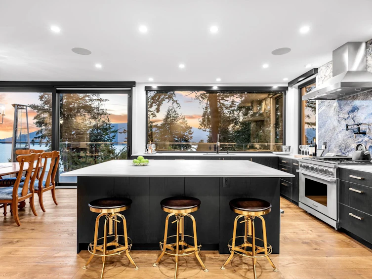6224 St. Georges Place, West Vancouver, BC, V7W 1Y7 - 6