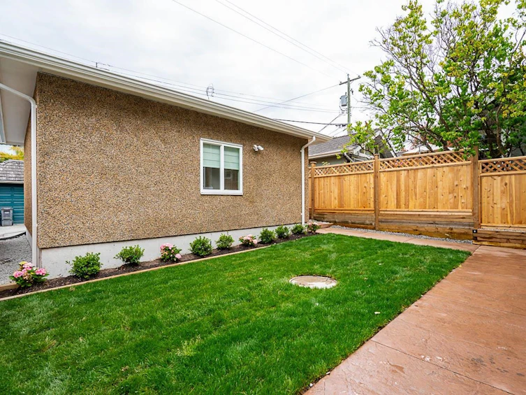 2561 W 2nd Avenue, Vancouver, BC, V6K 1J7 - 4