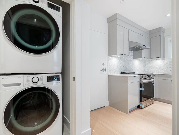 2561 W 2nd Avenue, Vancouver, BC, V6K 1J7 - 27