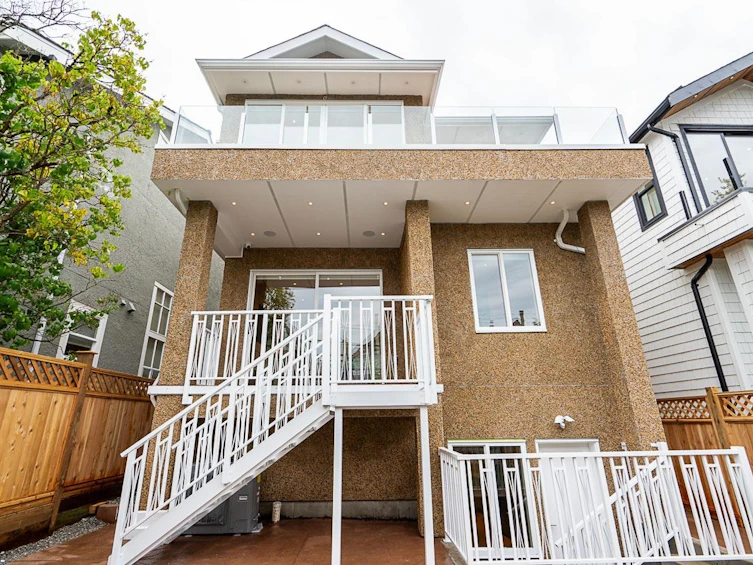 2561 W 2nd Avenue, Vancouver, BC, V6K 1J7 - 3