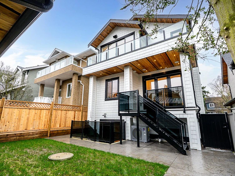 2565 W 2nd Avenue, Vancouver, BC, V6K 1J7 - 36