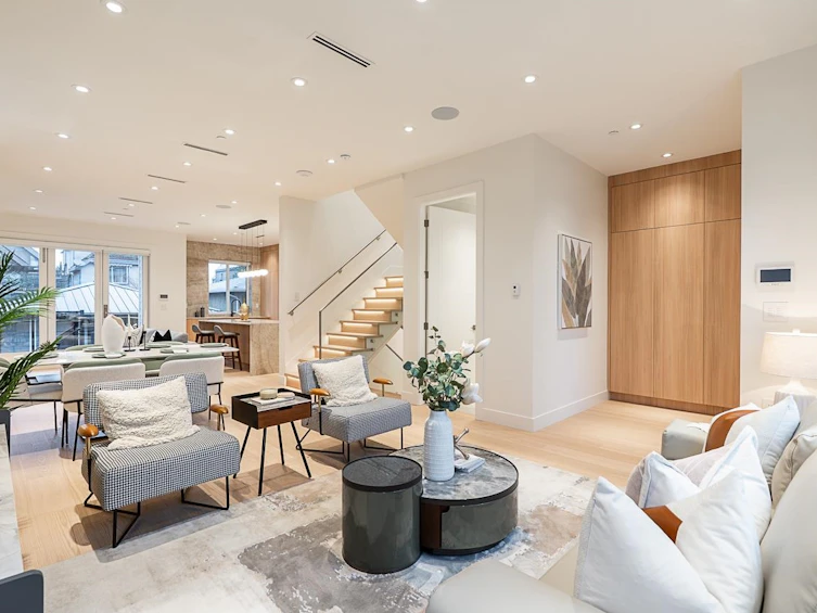 2565 W 2nd Avenue, Vancouver, BC, V6K 1J7 - 4