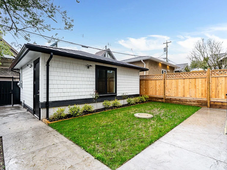 2565 W 2nd Avenue, Vancouver, BC, V6K 1J7 - 35