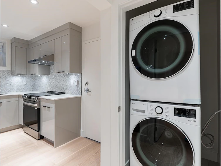 2565 W 2nd Avenue, Vancouver, BC, V6K 1J7 - 34