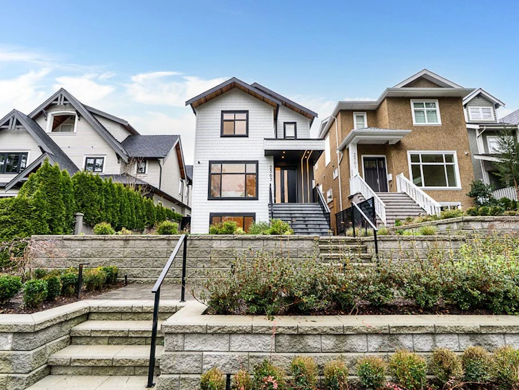 2565 W 2nd Avenue, Vancouver, BC, V6K 1J7 - 2