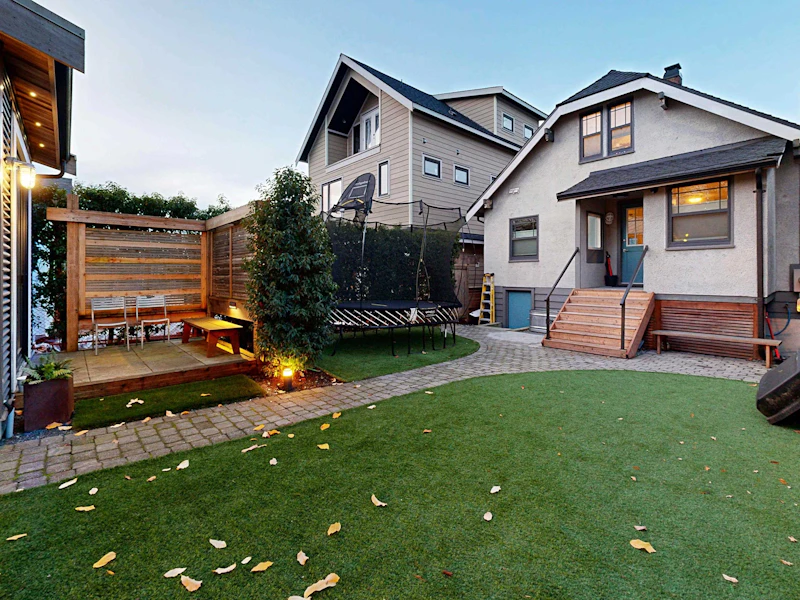 2640 Mcgill Street, Vancouver BC V5K 1H3