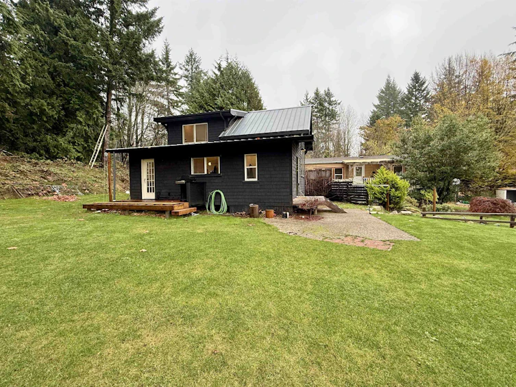 962 Cemetery Road, Gibsons, BC, V0N 1V7 - 2