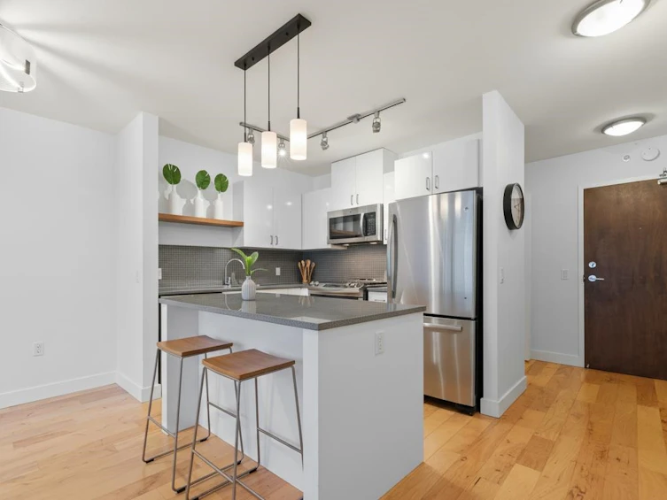 805-175 W 1st Street, North Vancouver, BC, V7M 3N9 - 3