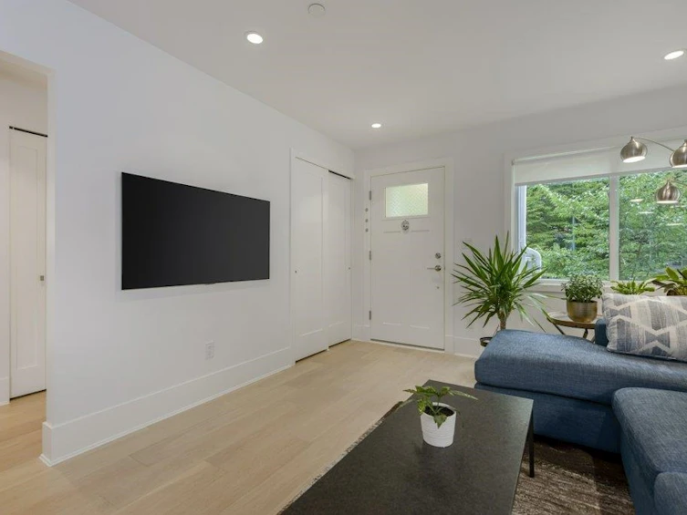 5051 Sherbrooke Street, Vancouver, BC, V5W 3M1 - 5
