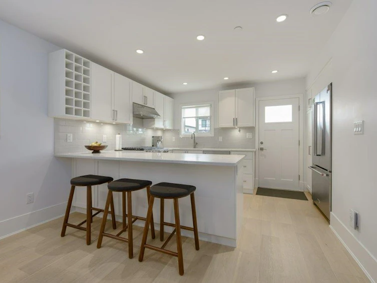 5051 Sherbrooke Street, Vancouver, BC, V5W 3M1 - 8