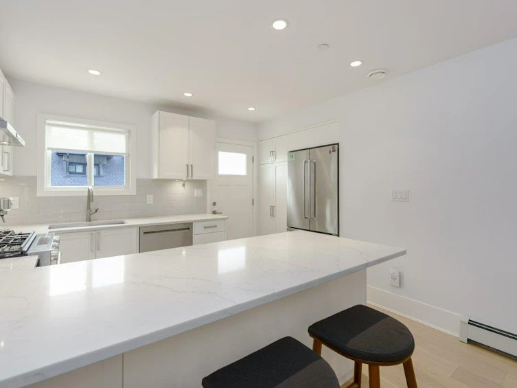 5051 Sherbrooke Street, Vancouver, BC, V5W 3M1 - 9