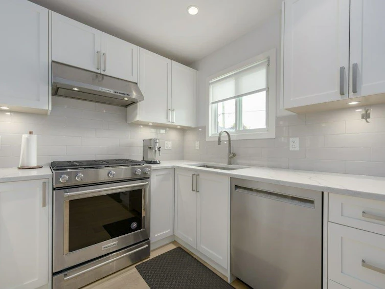 5051 Sherbrooke Street, Vancouver, BC, V5W 3M1 - 11