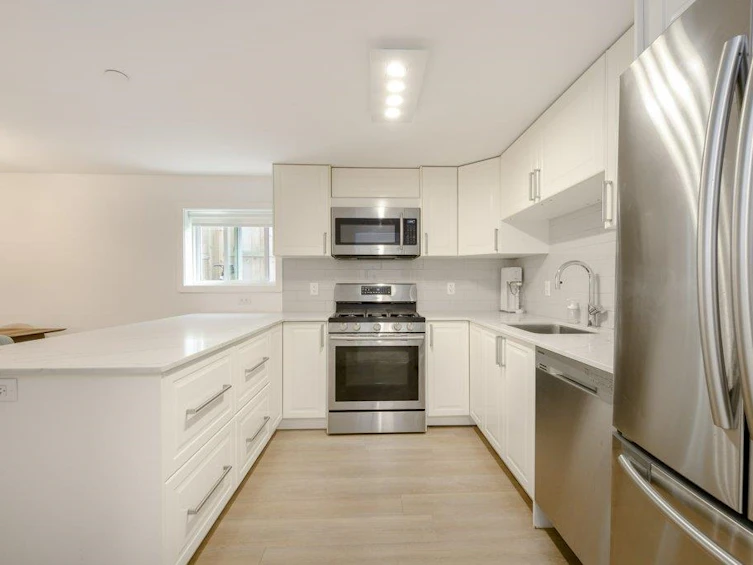 5051 Sherbrooke Street, Vancouver, BC, V5W 3M1 - 24