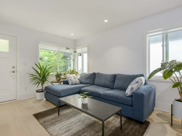 5051 Sherbrooke Street, Vancouver, BC, V5W 3M1 - 4