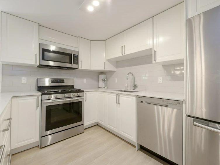5051 Sherbrooke Street, Vancouver, BC, V5W 3M1 - 23