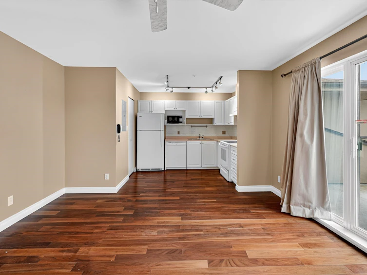 405-7505 138 Street, Surrey, BC, V3W 0W6 - 7