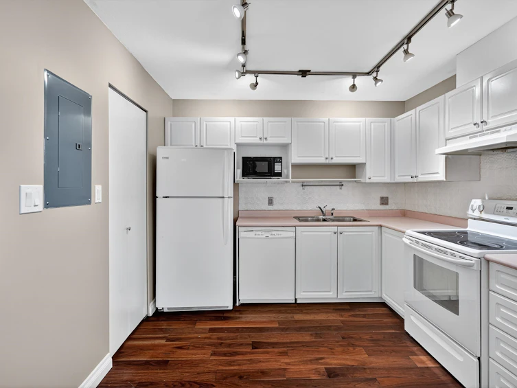 405-7505 138 Street, Surrey, BC, V3W 0W6 - 8
