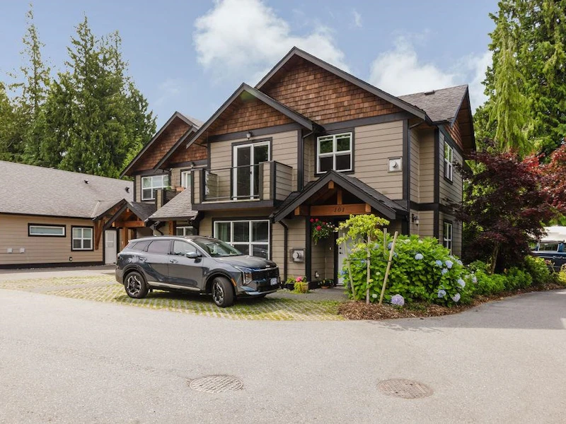 201 - 518 Shaw Road, Gibsons BC