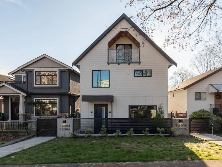 1-3508 E Pender Street, Vancouver, BC, V5K 2E3 - 2