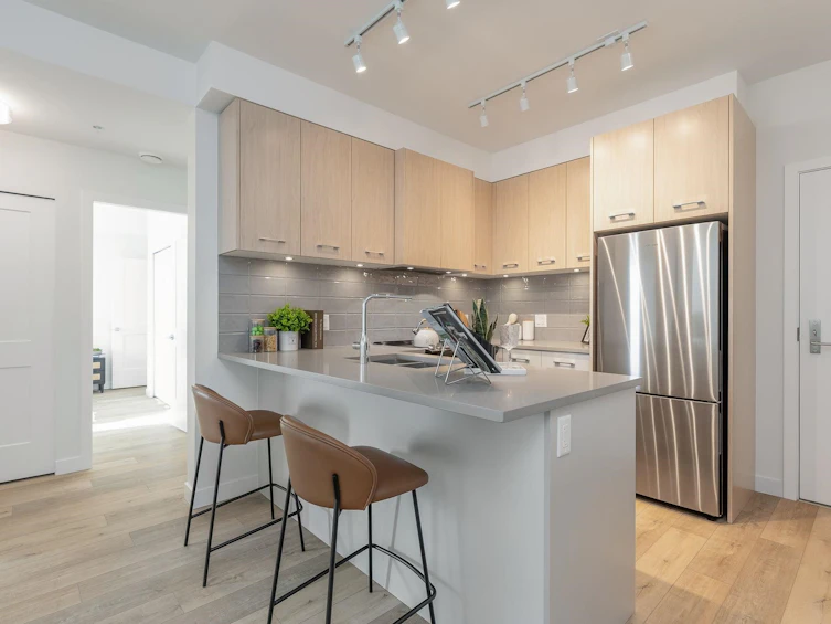 303-4933 Clarendon Street, Vancouver, BC, V5R 0J6 - 4