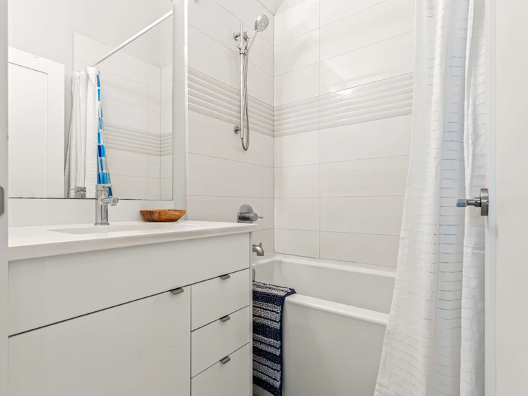 437 Vernon Drive, Vancouver, BC, V6A 3N4 - 24