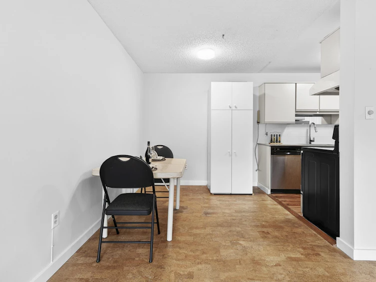 206-9202 Horne Street, Burnaby, BC, V3N 4K2 - 8